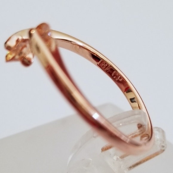 Delicate 18k Ring - Picture 4 of 8